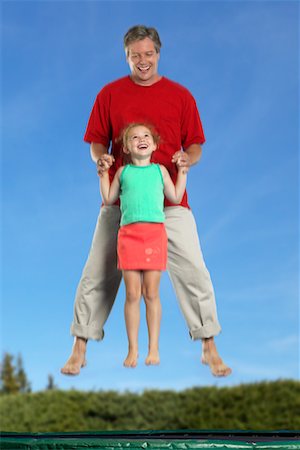 simsearch:6118-08971638,k - Père et fille sur le Trampoline Photographie de stock - Rights-Managed, Code: 700-00546454