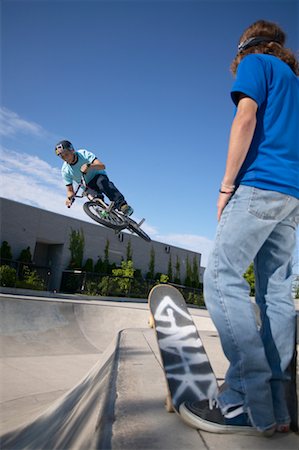 simsearch:700-03439335,k - Skateboarder Watching Cyclist on Ramp Stock Photo - Rights-Managed, Code: 700-00546681