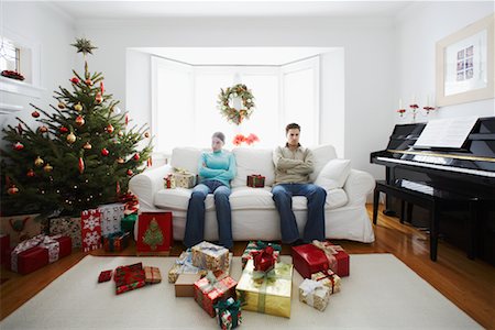 simsearch:700-00547117,k - Couple Having Argument on Christmas Foto de stock - Con derechos protegidos, Código: 700-00547116