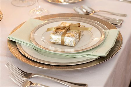 simsearch:600-01043394,k - Place Setting and Gift Stock Photo - Rights-Managed, Code: 700-00547291