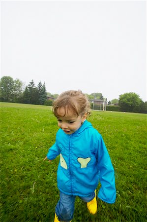 rain little girl - Fille dans le parc de la ville Photographie de stock - Rights-Managed, Code: 700-00549374