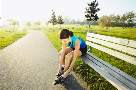 simsearch:700-00029428,k - Woman Tying In-Line Skates Foto de stock - Con derechos protegidos, Código: 700-00549467