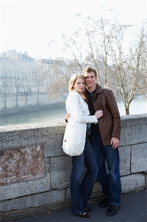 simsearch:700-00650013,k - Man and Woman by River, Seine River, Paris, France Foto de stock - Con derechos protegidos, Código: 700-00549686