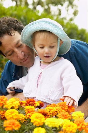 simsearch:700-00549968,k - Father and Daughter Looking at Flowers Fotografie stock - Rights-Managed, Codice: 700-00549952