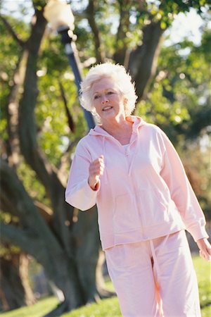 power walking - Woman Walking in Park Foto de stock - Con derechos protegidos, Código: 700-00543866