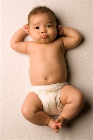 diaper for little girl - Portrait of Baby Foto de stock - Con derechos protegidos, Código: 700-00554036