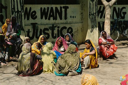 simsearch:700-00554575,k - Groupe de femmes assises sur le sol, Bhopal, Inde Photographie de stock - Rights-Managed, Code: 700-00554586