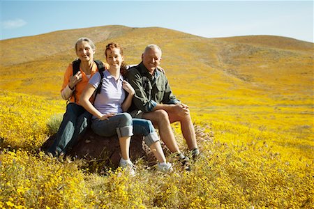 simsearch:700-00524761,k - Porträt der Familie Wandern Stockbilder - Lizenzpflichtiges, Bildnummer: 700-00554642