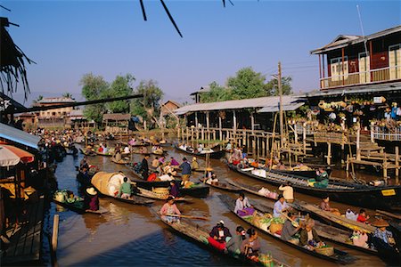simsearch:841-03035321,k - Le lac Inle, le Myanmar, le marche flottant Photographie de stock - Rights-Managed, Code: 700-00554849