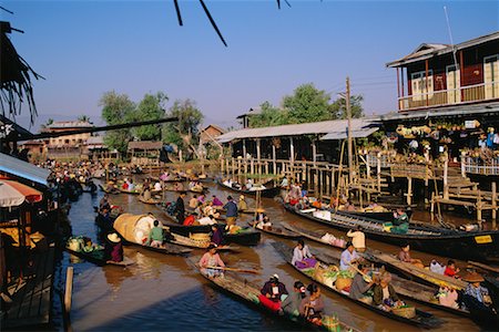 simsearch:700-06199250,k - Le lac Inle, le Myanmar, le marche flottant Photographie de stock - Rights-Managed, Code: 700-00554849