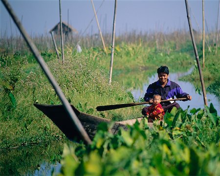 Man with Son in River Boat, Inle Lake, Myanmar Foto de stock - Direito Controlado, Número: 700-00554857