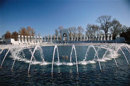 simsearch:700-03054195,k - National World War II Memorial Water Fountain, Washington D.C., USA Foto de stock - Direito Controlado, Número: 700-00555028
