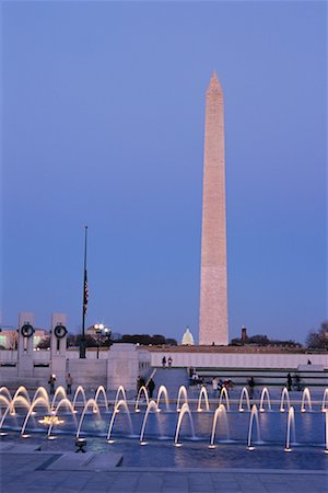 National World War II Memorial et Washington Monument au crépuscule, Washington D.C., USA Photographie de stock - Rights-Managed, Code: 700-00555030