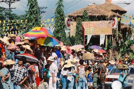 simsearch:700-00555256,k - People Waiting on Side of Road, Cebu, Philippines Foto de stock - Con derechos protegidos, Código: 700-00555259