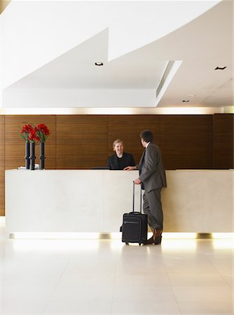 Businessman Talking to Receptionist in Hotel Foto de stock - Con derechos protegidos, Código: 700-00555838