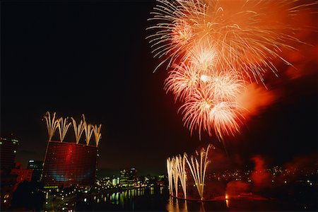 simsearch:600-05821944,k - Feux d'artifice Photographie de stock - Rights-Managed, Code: 700-00556241