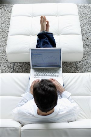 Man Using Laptop on Sofa Foto de stock - Con derechos protegidos, Código: 700-00556302