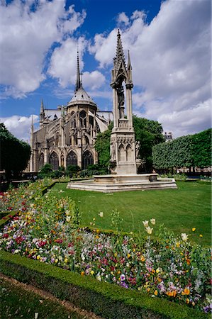 simsearch:841-06500061,k - La cathédrale Notre-Dame, Paris, France Photographie de stock - Rights-Managed, Code: 700-00556466
