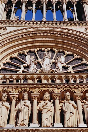 simsearch:862-06541486,k - La cathédrale Notre-Dame, Paris, France Photographie de stock - Rights-Managed, Code: 700-00556470