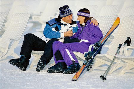 simsearch:700-00161273,k - Couple Taking a Break from ski Photographie de stock - Rights-Managed, Code: 700-00556795