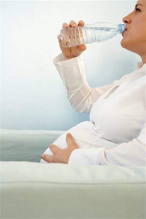satisfied (thirst) - Pregnant Woman Drinking Water Foto de stock - Con derechos protegidos, Código: 700-00557284