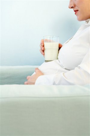 simsearch:700-00935169,k - Pregnant Woman Drinking Milk Foto de stock - Con derechos protegidos, Código: 700-00557390