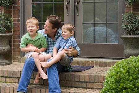 father and son portraits on steps - Father and Sons Foto de stock - Con derechos protegidos, Código: 700-00557529