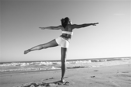 fitness black and white - Woman Stretching Outdoors Foto de stock - Con derechos protegidos, Código: 700-00550111