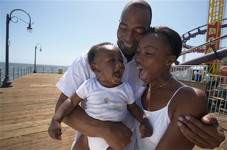 fun park mouth - Portrait of Family Stock Photo - Rights-Managed, Code: 700-00550219