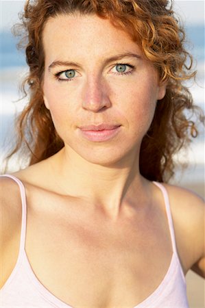 Portrait de femme sur la plage Photographie de stock - Rights-Managed, Code: 700-00550474