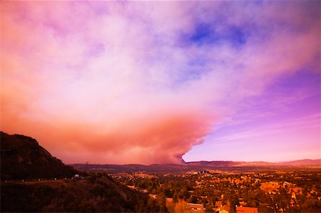 Smoke from Brush Fires, Simi Valley and San Fernando Valley, California, USA Foto de stock - Con derechos protegidos, Código: 700-00550502