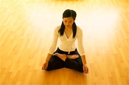 simsearch:700-01579415,k - Woman Practicing Yoga Foto de stock - Con derechos protegidos, Código: 700-00550748