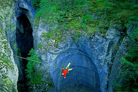 rock dangling - Tyrolienne à travers le Canyon Maligne, Parc National Jasper, Alberta, Canada Photographie de stock - Rights-Managed, Code: 700-00551470