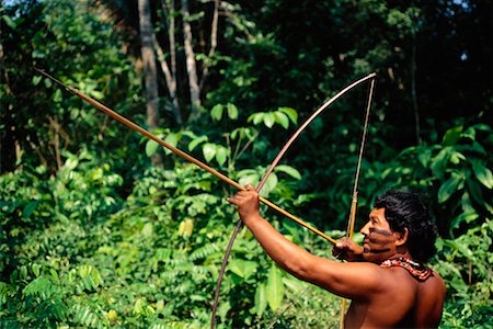 Man from Satere-Maue Tribe Hunting with Bow and Arrow, Brazil Foto de stock - Con derechos protegidos, Código: 700-00553807