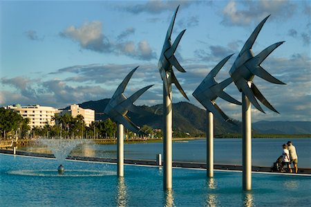 Steel Fish Sculptures, Esplanade Saltwater Swimming Lagoon, Cairns, Queensland, Australia Foto de stock - Con derechos protegidos, Código: 700-00561074