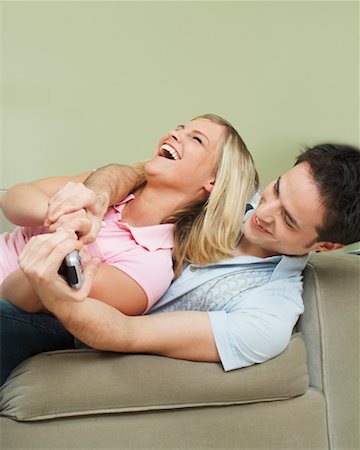 Young Couple Fighting for Remote Control Foto de stock - Con derechos protegidos, Código: 700-00588931