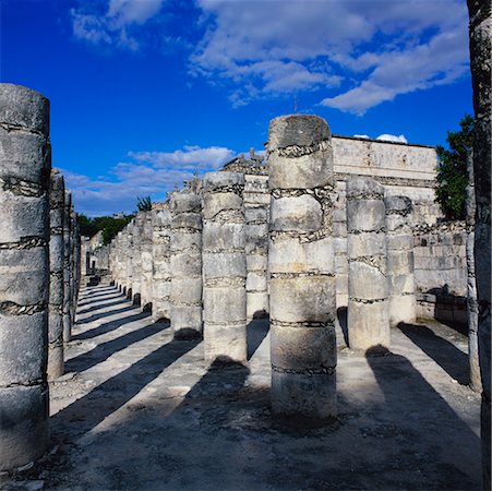 patio de las mil columnas - Plaza of The Thousand Columns, Temple of the Warriors, Chichen-Itza, Yucatan, Mexico Foto de stock - Con derechos protegidos, Código: 700-00592920