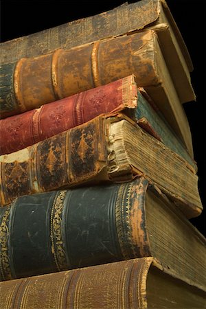 dommage des eaux - Pile de vieux livres antiques Photographie de stock - Rights-Managed, Code: 700-00605328