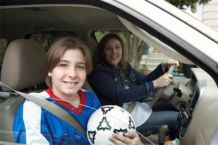 Mother And Son In Car Foto de stock - Con derechos protegidos, Código: 700-00605652