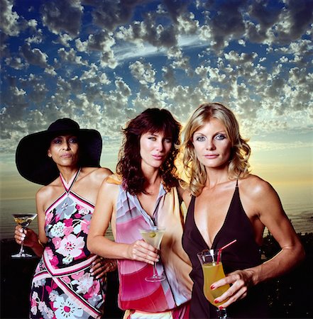 Trois femme lors d'une soirée Cocktail Photographie de stock - Rights-Managed, Code: 700-00606401