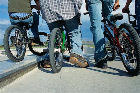 Adolescents sur les bicyclettes Photographie de stock - Rights-Managed, Code: 700-00606646