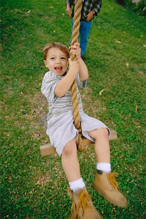 pushing kids on a swing - Garçon sur corde balançoire Photographie de stock - Rights-Managed, Code: 700-00607513