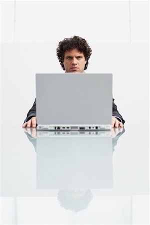 Homme d'affaires utilisant un ordinateur portable Photographie de stock - Rights-Managed, Code: 700-00607802