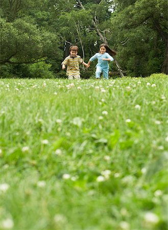 simsearch:6109-06684811,k - Children Running Stock Photo - Rights-Managed, Code: 700-00609031