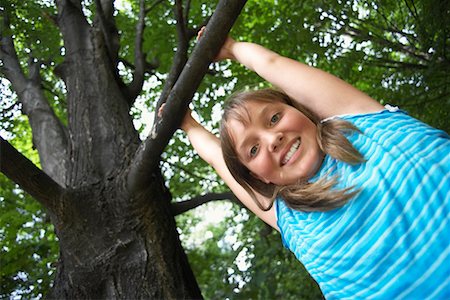 simsearch:700-00634274,k - Girl Hanging from Tree Branch Foto de stock - Direito Controlado, Número: 700-00609050