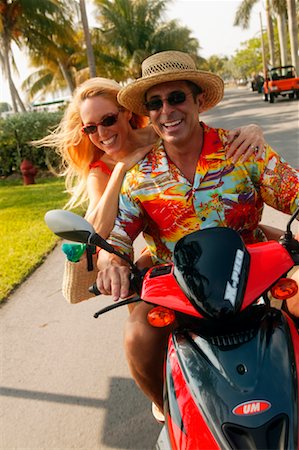 person in hawaiian shirt - Couple sur Scooter Photographie de stock - Rights-Managed, Code: 700-00609367
