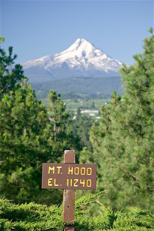 Elevation Sign and Mt Hood, Oregon, USA Fotografie stock - Rights-Managed, Codice: 700-00609457