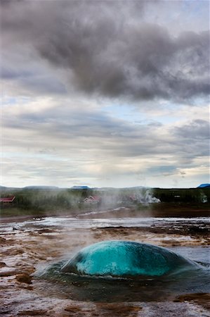 simsearch:700-07745174,k - Geyser Strokkur sur le point d'éclater, Geysir, Islande Photographie de stock - Rights-Managed, Code: 700-00609776