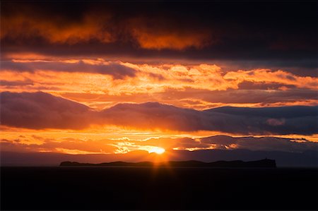 Soleil de minuit, vue de Stykkisholmur des Fjords de l'Ouest et l'île Flatey, Islande Photographie de stock - Rights-Managed, Code: 700-00609852