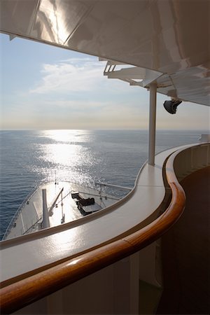 Deck of Queen Mary 2 Foto de stock - Con derechos protegidos, Código: 700-00616772